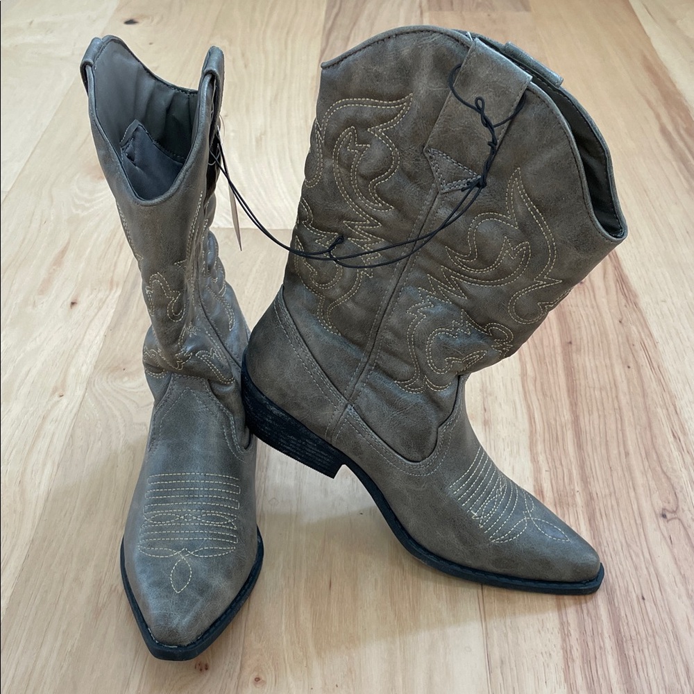 Mossimo Supply Co. ‘Kaci’ Distressed Grey Women Western Cowboy Boots Size 8 NWT